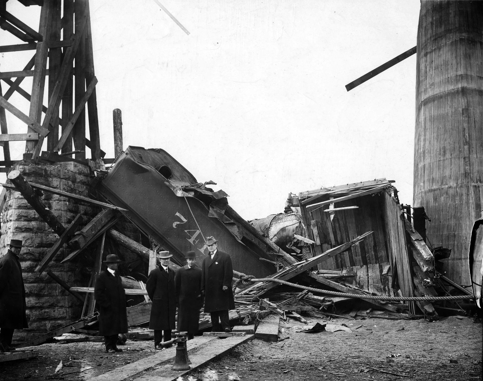 Illinois Central wreck-3 1911.jpg